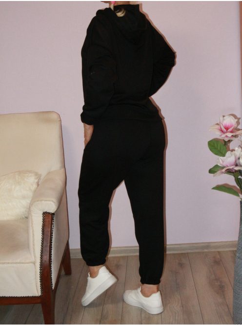 Macis,kapucnis,zsebes,puhaanyagú szabadidőruha !   L-XL