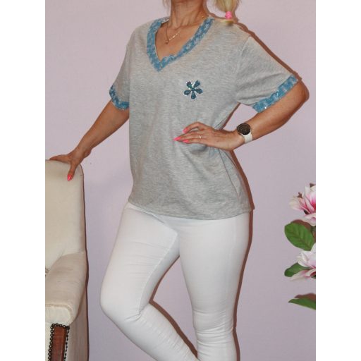 Farmer betétes,virágos strasszos-flitteres,V nyakú felső ! szürke L-XXL