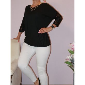   Mellnél keresztpántos,csipkés ujjú ,gumis aljú felső! L-XXL