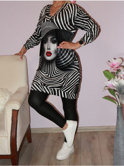 Zebra mintás,női fejes,V nyakú,plüss anyagú,zsebes tunika!  M-XL