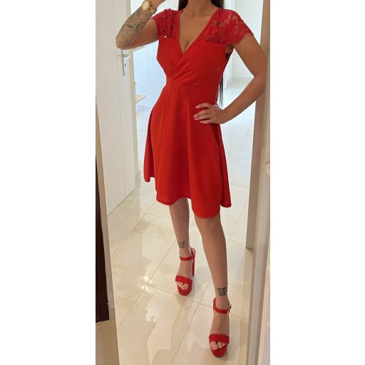 Csipkés,push-up-os ,loknis aljú ruha!  Több szín !  M-L