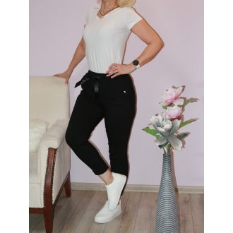   Gumírozott derekú,elöl tűzött ,zsebes nadrág ! fekete M-XL